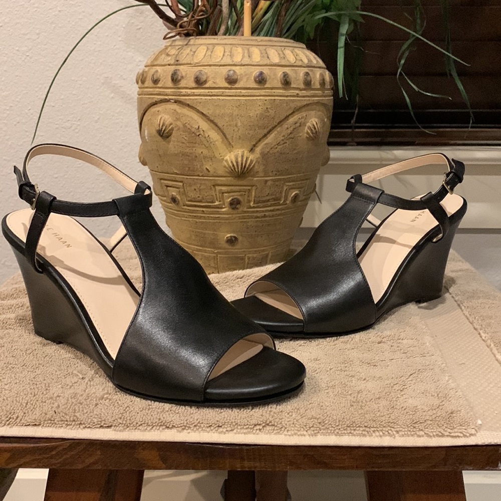 Cole Haan Black Leather Sandals - Size 9 - Picture 2 of 13